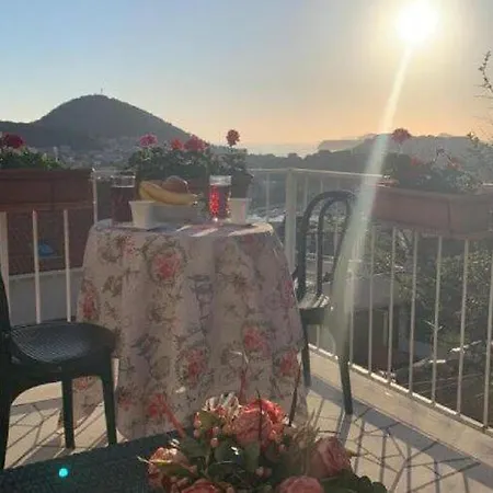 2 - Double With Shared Bathroom 1 - 6 Apartment