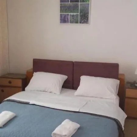 아파트 2 - Double With Shared Bathroom 1 - 6 *